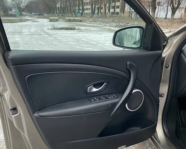 Рено Меган, об'ємом двигуна 2 л та пробігом 177 тис. км за 7400 $, фото 22 на Automoto.ua