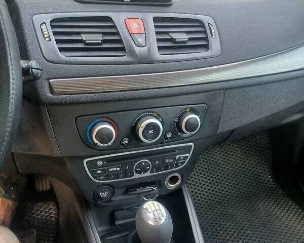 Рено Меган, объемом двигателя 1.5 л и пробегом 265 тыс. км за 6500 $, фото 2 на Automoto.ua