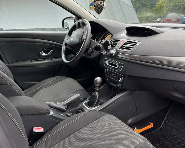 Рено Меган, объемом двигателя 1.6 л и пробегом 208 тыс. км за 7000 $, фото 10 на Automoto.ua