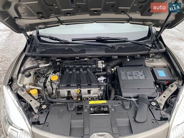 Рено Меган, об'ємом двигуна 2 л та пробігом 177 тис. км за 7400 $, фото 11 на Automoto.ua