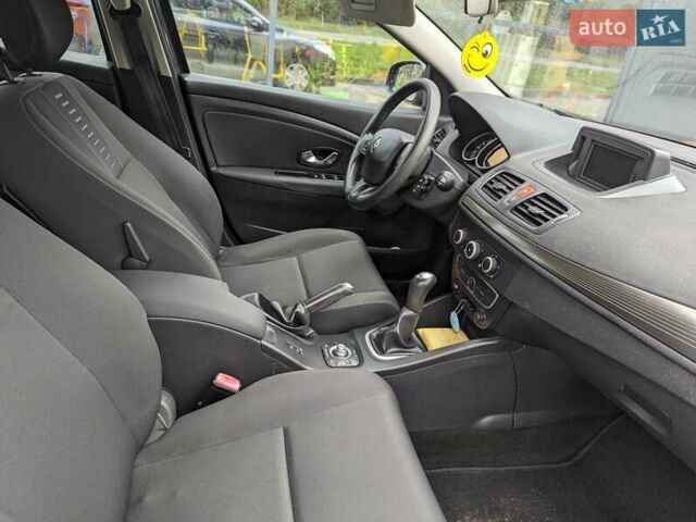 Рено Меган, объемом двигателя 1.6 л и пробегом 280 тыс. км за 7000 $, фото 13 на Automoto.ua