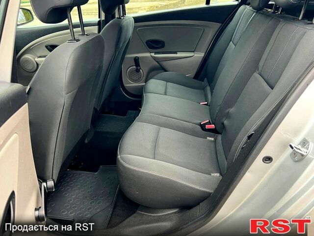 Рено Меган, об'ємом двигуна 1.6 л та пробігом 164 тис. км за 6799 $, фото 7 на Automoto.ua