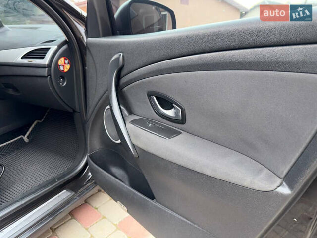 Рено Меган, объемом двигателя 1.5 л и пробегом 278 тыс. км за 6400 $, фото 72 на Automoto.ua