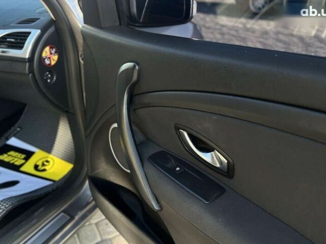 Рено Меган, объемом двигателя 1.5 л и пробегом 289 тыс. км за 7200 $, фото 9 на Automoto.ua