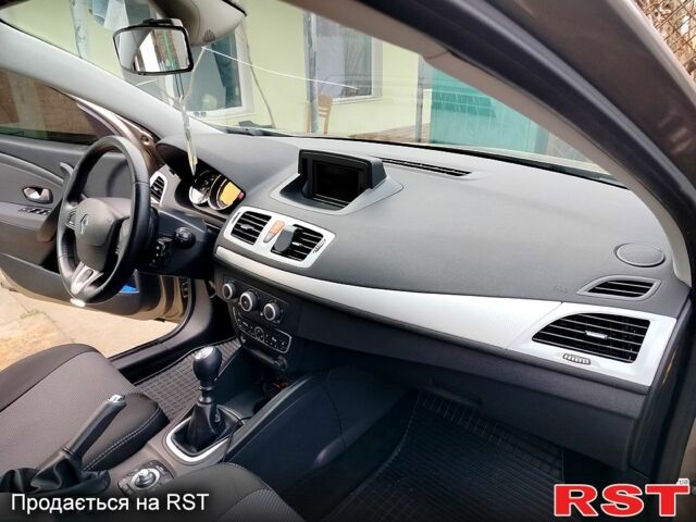 Рено Меган, объемом двигателя 1.5 л и пробегом 256 тыс. км за 6900 $, фото 5 на Automoto.ua