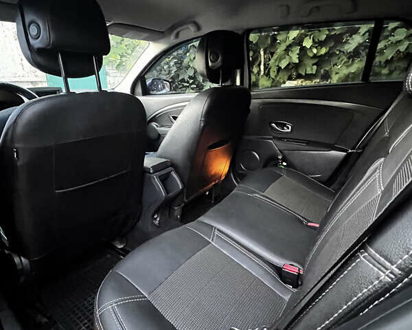 Рено Меган, объемом двигателя 1.46 л и пробегом 186 тыс. км за 7500 $, фото 42 на Automoto.ua