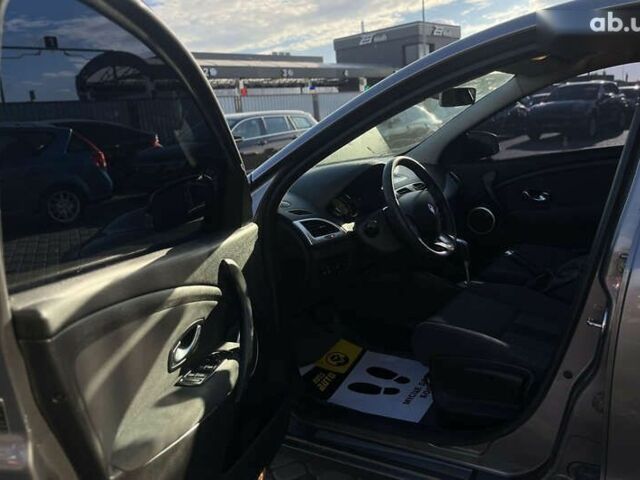 Рено Меган, объемом двигателя 1.5 л и пробегом 289 тыс. км за 7200 $, фото 15 на Automoto.ua
