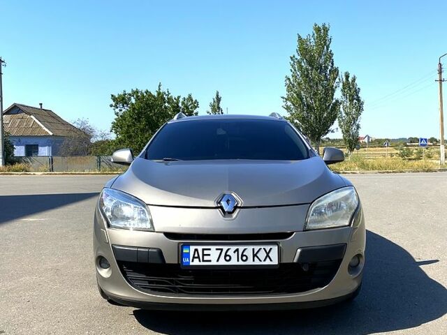 Рено Меган, объемом двигателя 1.5 л и пробегом 243 тыс. км за 7400 $, фото 1 на Automoto.ua