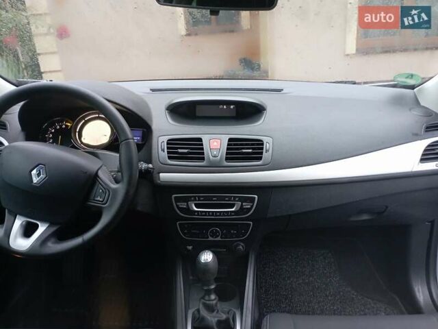 Рено Меган, объемом двигателя 1.6 л и пробегом 180 тыс. км за 7300 $, фото 10 на Automoto.ua