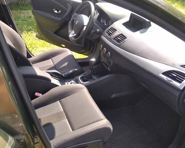 Рено Меган, объемом двигателя 1.6 л и пробегом 240 тыс. км за 6500 $, фото 15 на Automoto.ua