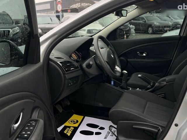 Рено Меган, объемом двигателя 1.5 л и пробегом 260 тыс. км за 7200 $, фото 16 на Automoto.ua