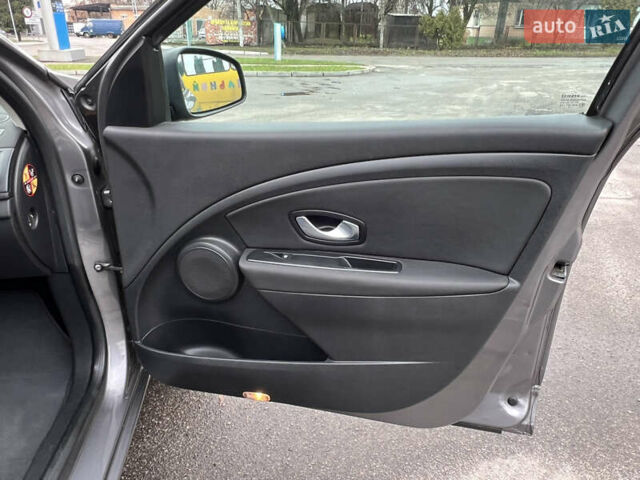 Рено Меган, объемом двигателя 1.6 л и пробегом 216 тыс. км за 6800 $, фото 43 на Automoto.ua