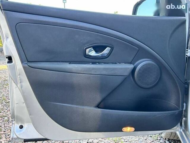 Рено Меган, объемом двигателя 1.5 л и пробегом 200 тыс. км за 7300 $, фото 11 на Automoto.ua