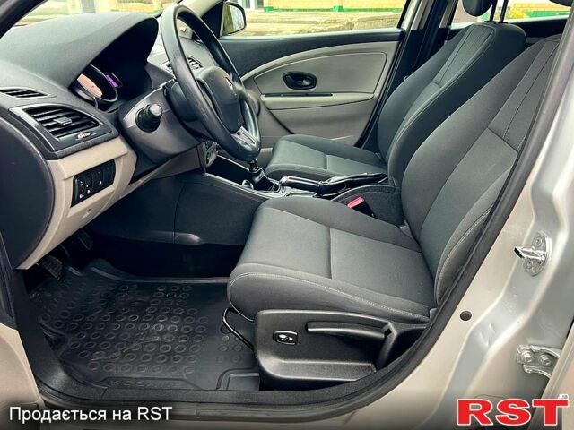 Рено Меган, об'ємом двигуна 1.6 л та пробігом 164 тис. км за 6799 $, фото 6 на Automoto.ua