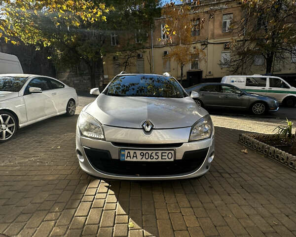 Рено Меган, объемом двигателя 1.46 л и пробегом 239 тыс. км за 7300 $, фото 2 на Automoto.ua