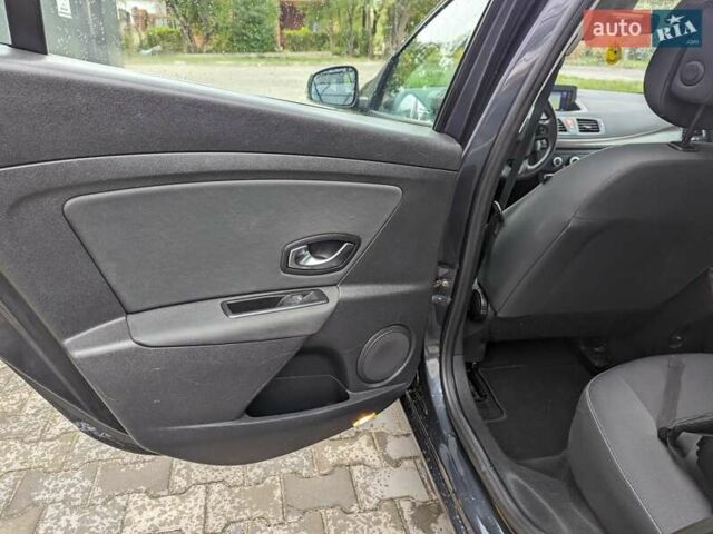 Рено Меган, объемом двигателя 1.6 л и пробегом 280 тыс. км за 7000 $, фото 17 на Automoto.ua