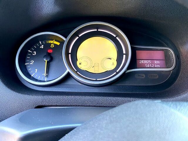 Рено Меган, объемом двигателя 1.5 л и пробегом 243 тыс. км за 7400 $, фото 7 на Automoto.ua