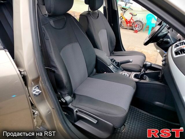 Рено Меган, объемом двигателя 1.5 л и пробегом 256 тыс. км за 6900 $, фото 6 на Automoto.ua