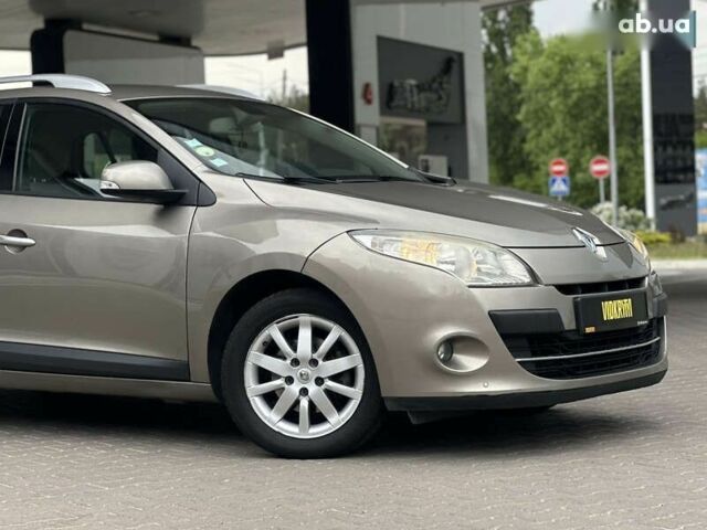 Рено Меган, объемом двигателя 1.5 л и пробегом 253 тыс. км за 7500 $, фото 8 на Automoto.ua