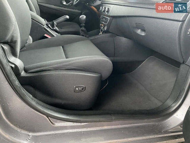 Рено Меган, объемом двигателя 1.9 л и пробегом 247 тыс. км за 6100 $, фото 9 на Automoto.ua