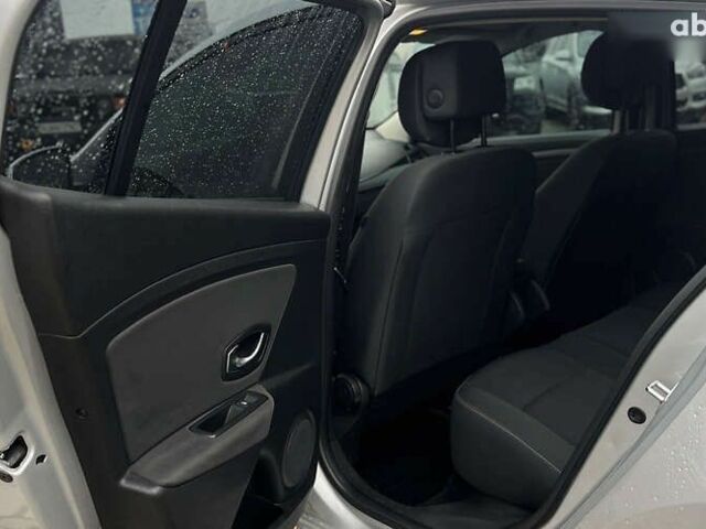 Рено Меган, объемом двигателя 1.5 л и пробегом 260 тыс. км за 7200 $, фото 15 на Automoto.ua