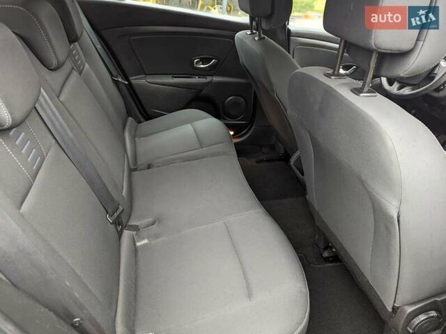 Рено Меган, объемом двигателя 1.6 л и пробегом 280 тыс. км за 7000 $, фото 11 на Automoto.ua