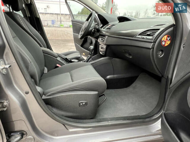 Рено Меган, объемом двигателя 1.6 л и пробегом 216 тыс. км за 6800 $, фото 44 на Automoto.ua