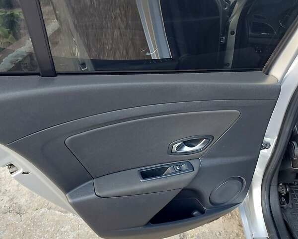 Рено Меган, объемом двигателя 1.5 л и пробегом 320 тыс. км за 7900 $, фото 13 на Automoto.ua