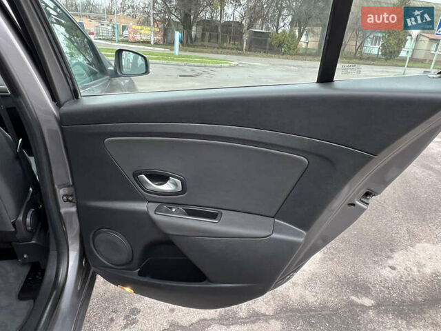 Рено Меган, объемом двигателя 1.6 л и пробегом 216 тыс. км за 6800 $, фото 40 на Automoto.ua
