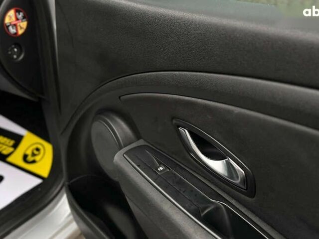 Рено Меган, объемом двигателя 1.5 л и пробегом 260 тыс. км за 7200 $, фото 9 на Automoto.ua