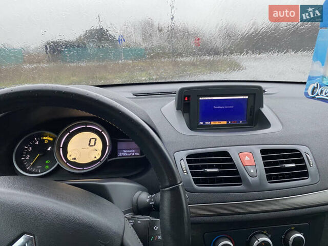 Рено Меган, объемом двигателя 1.9 л и пробегом 247 тыс. км за 6100 $, фото 6 на Automoto.ua