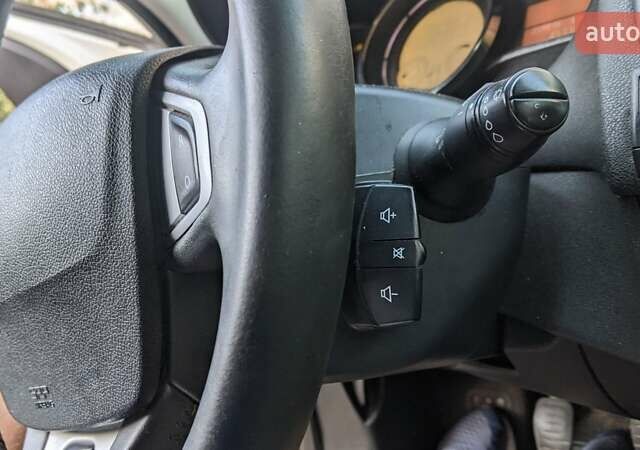 Рено Меган, объемом двигателя 1.5 л и пробегом 260 тыс. км за 7950 $, фото 3 на Automoto.ua