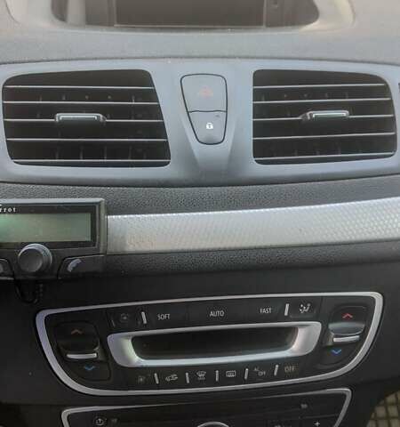 Рено Меган, объемом двигателя 1.5 л и пробегом 260 тыс. км за 7950 $, фото 5 на Automoto.ua