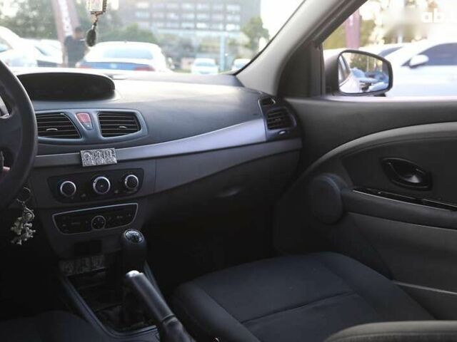 Рено Меган, объемом двигателя 0 л и пробегом 211 тыс. км за 8000 $, фото 12 на Automoto.ua