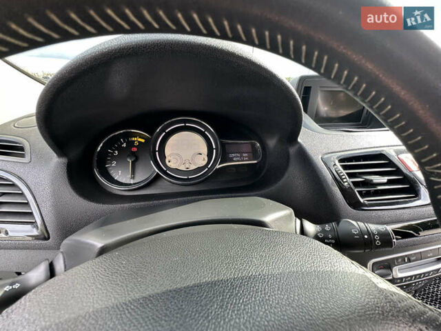 Рено Меган, объемом двигателя 1.5 л и пробегом 229 тыс. км за 8300 $, фото 16 на Automoto.ua