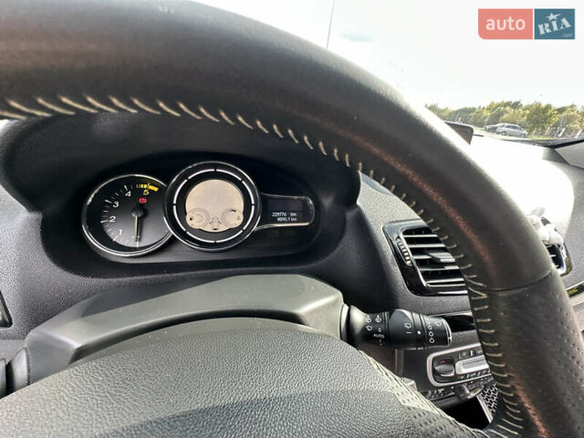 Рено Меган, объемом двигателя 1.5 л и пробегом 229 тыс. км за 8300 $, фото 19 на Automoto.ua