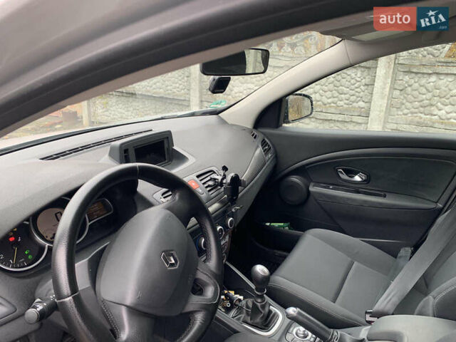 Рено Меган, объемом двигателя 1.5 л и пробегом 210 тыс. км за 7800 $, фото 18 на Automoto.ua
