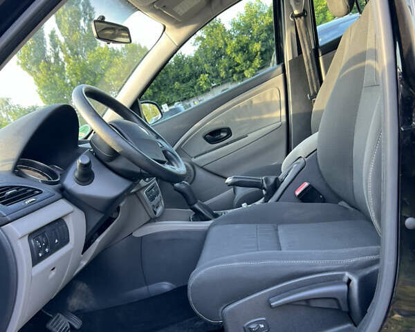 Рено Меган, объемом двигателя 0 л и пробегом 166 тыс. км за 8200 $, фото 19 на Automoto.ua