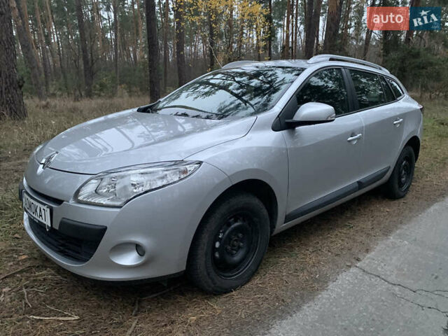 Рено Меган, объемом двигателя 1.5 л и пробегом 210 тыс. км за 7800 $, фото 1 на Automoto.ua