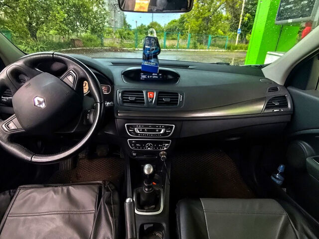 Рено Меган, объемом двигателя 1.5 л и пробегом 260 тыс. км за 7200 $, фото 3 на Automoto.ua