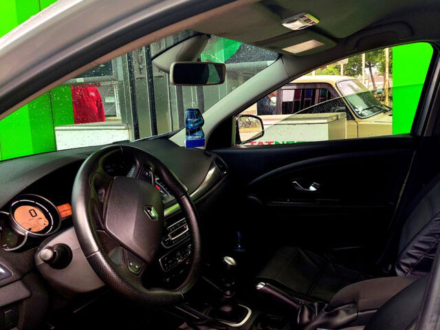 Рено Меган, объемом двигателя 1.5 л и пробегом 260 тыс. км за 7200 $, фото 4 на Automoto.ua