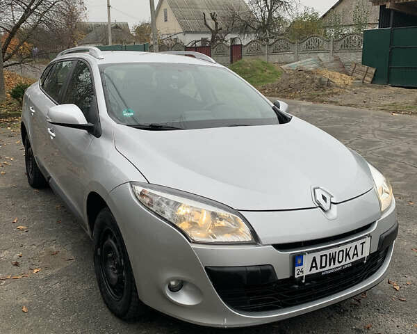 Рено Меган, объемом двигателя 1.5 л и пробегом 210 тыс. км за 7800 $, фото 4 на Automoto.ua