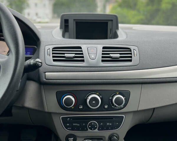 Рено Меган, объемом двигателя 0 л и пробегом 166 тыс. км за 8200 $, фото 17 на Automoto.ua