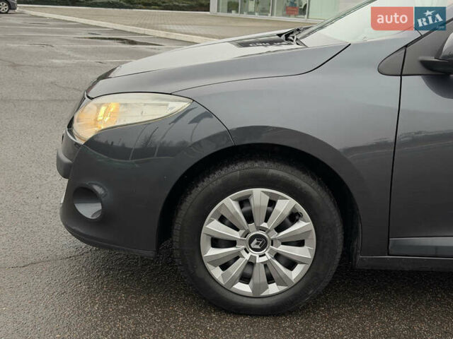 Рено Меган, объемом двигателя 1.6 л и пробегом 192 тыс. км за 7900 $, фото 56 на Automoto.ua