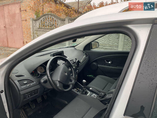 Рено Меган, объемом двигателя 1.5 л и пробегом 210 тыс. км за 7800 $, фото 17 на Automoto.ua