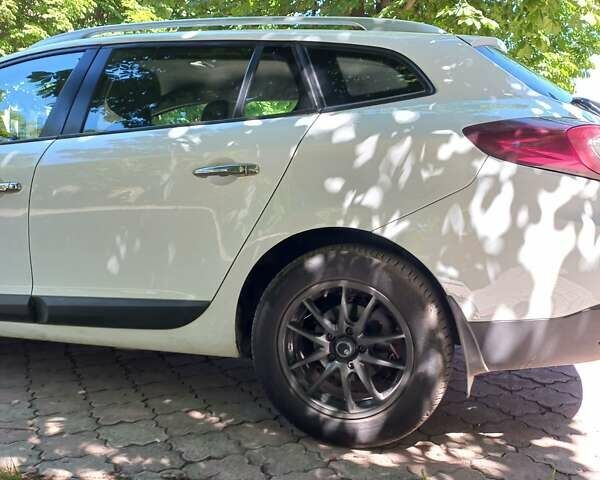 Рено Меган, объемом двигателя 1.46 л и пробегом 245 тыс. км за 7500 $, фото 1 на Automoto.ua