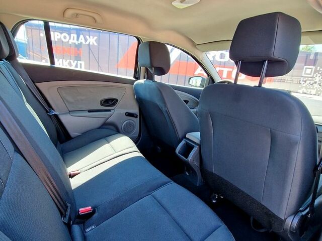 Рено Меган, об'ємом двигуна 1.6 л та пробігом 186 тис. км за 7600 $, фото 4 на Automoto.ua