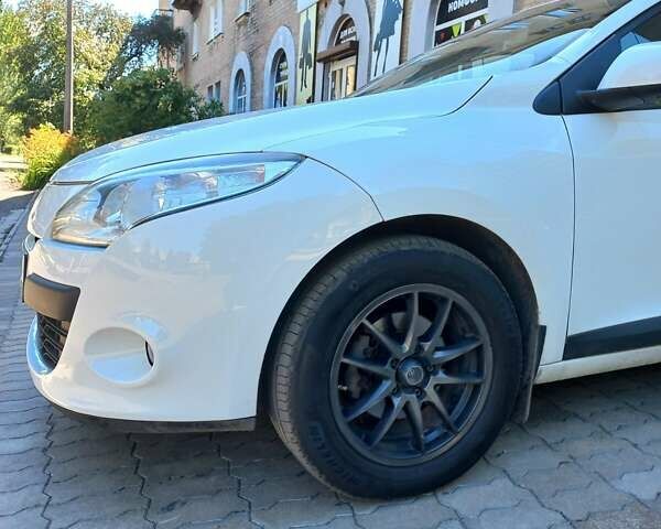 Рено Меган, объемом двигателя 1.46 л и пробегом 245 тыс. км за 7500 $, фото 5 на Automoto.ua