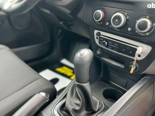 Рено Меган, объемом двигателя 1.5 л и пробегом 245 тыс. км за 7700 $, фото 24 на Automoto.ua