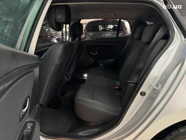 Рено Меган, объемом двигателя 0 л и пробегом 209 тыс. км за 7400 $, фото 2 на Automoto.ua